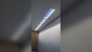Transforme seu escritório com uma clarabóia artificial inteligente | Iluminação de ritmo circadiano