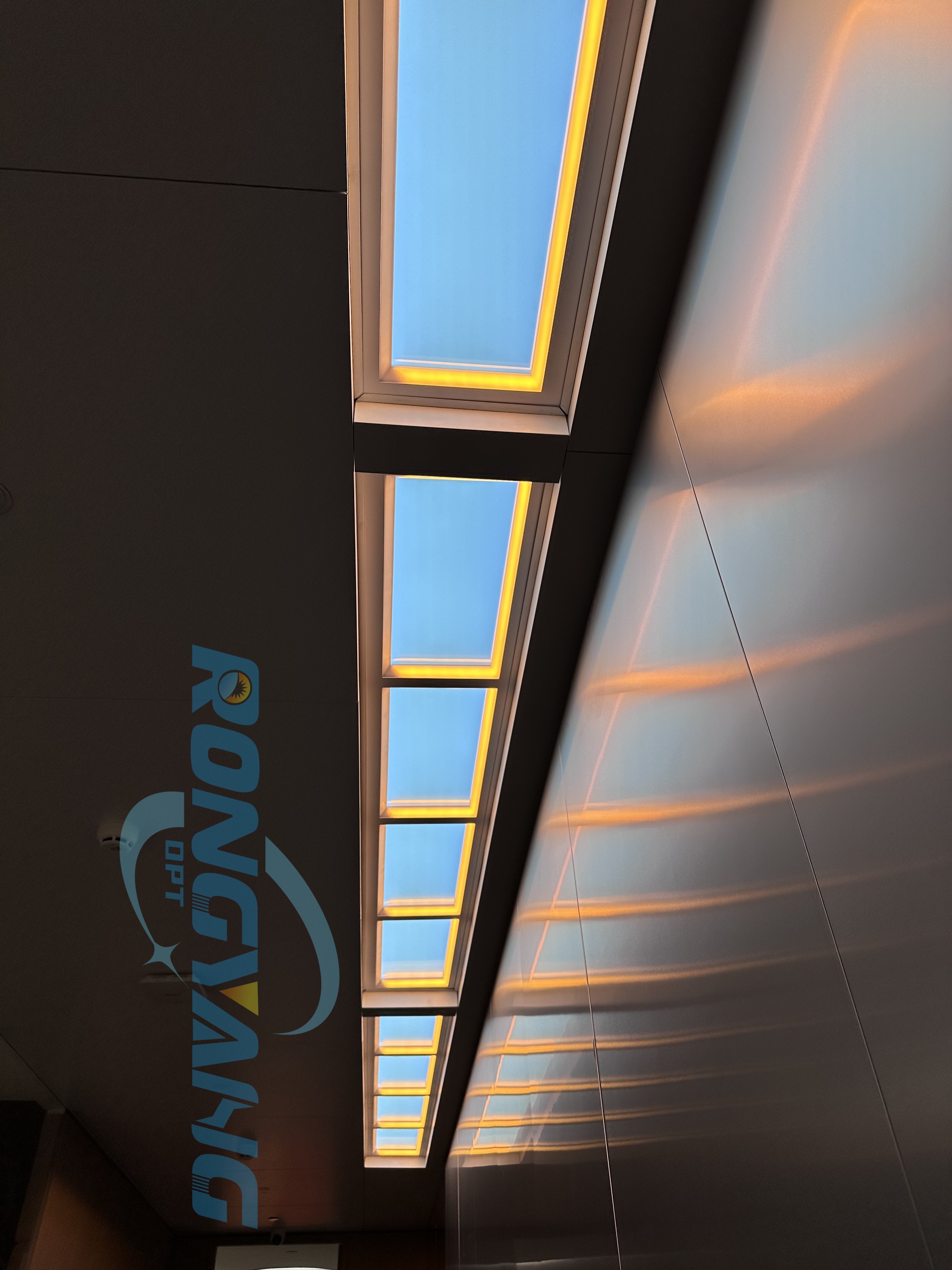 Últimos blogs da empresa sobre Como as claraboias artificiais simulam a luz natural do dia