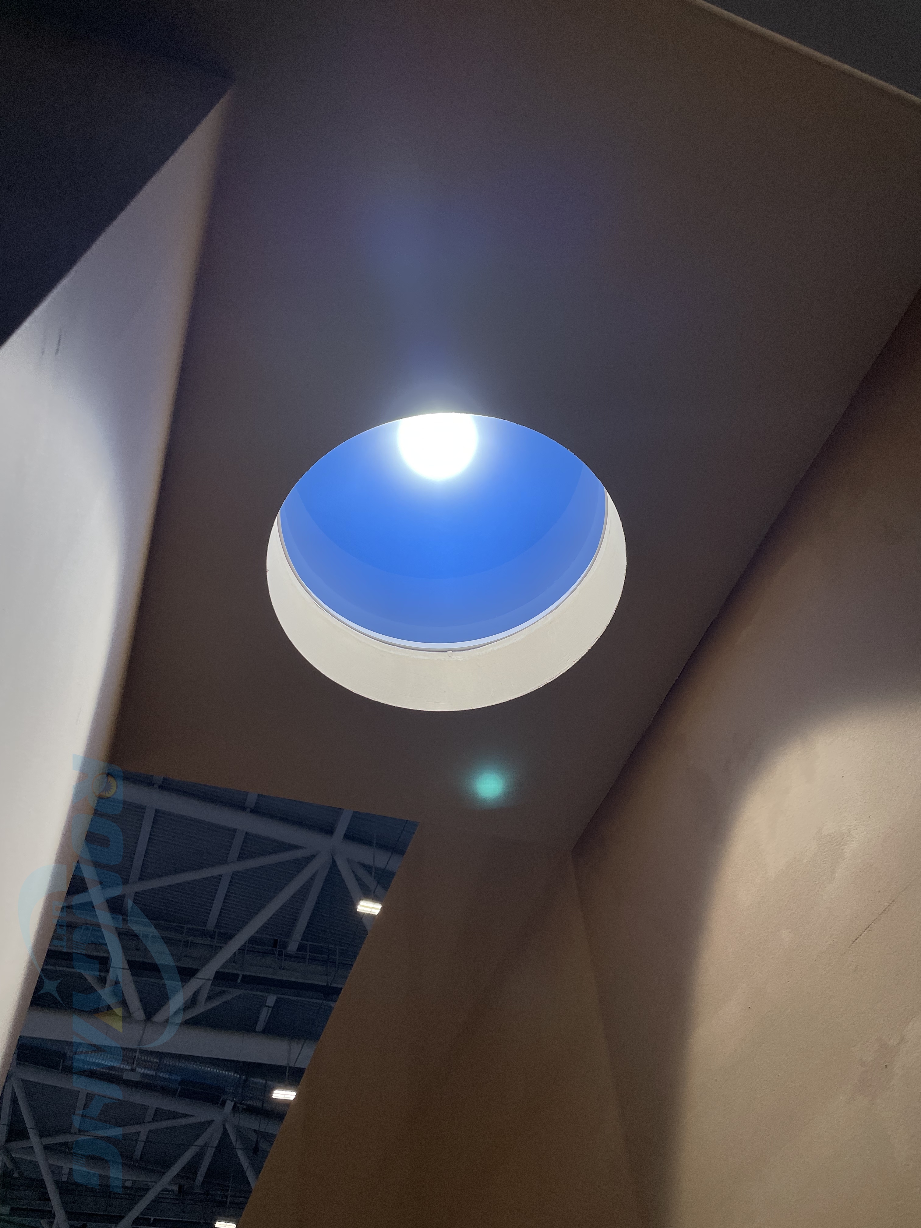 Últimos blogs da empresa sobre Key Factors to Consider Before Choosing an Artificial Skylight