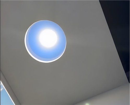 Integração de painéis inteligentes de luz solar artificial para instalação de escritório em casa