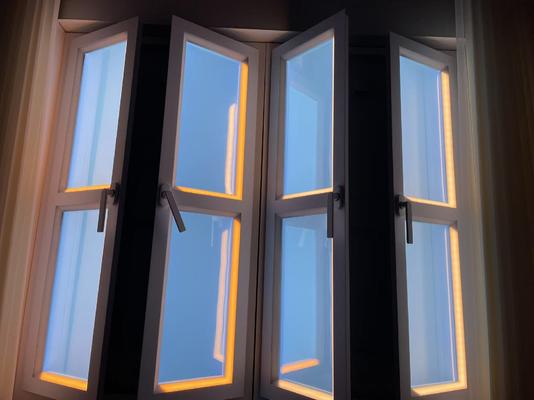 160W Smart Window Light 10000 Lumens Mesh5.0/DALI/0-10V Controle Transforme Espaços Escuros com Cor Luminosa 2100-7500K Duração de Vida 50