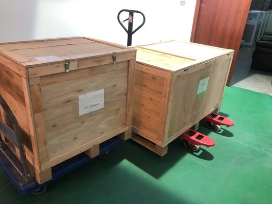 Iluminação LED de alumínio com 240W Consumo de energia 90° Direção da luz Cor de luz branca